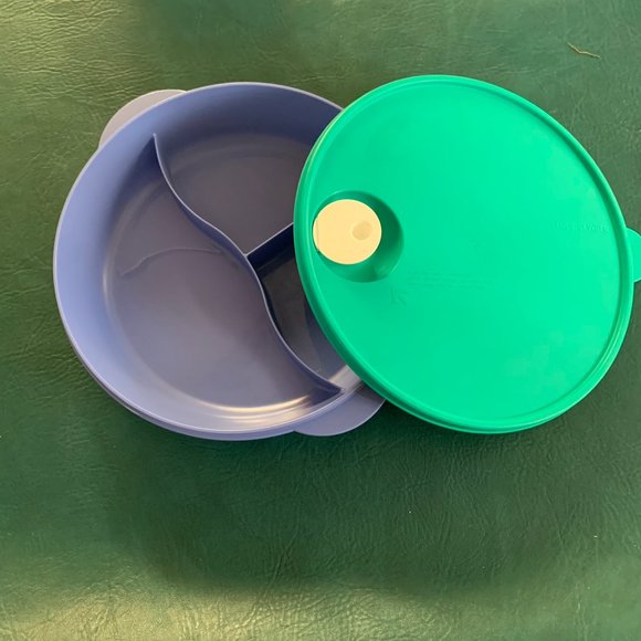 Tupperware Crystal wave 10 inch microwave reheatable divided container #3284 w - Picture 1 of 6